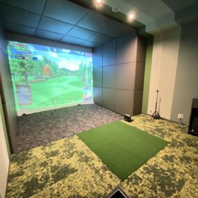 A certain apartment indoor golf course installation work